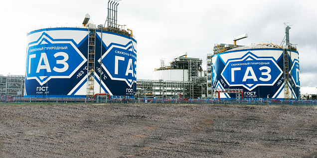 Mural application on the surface of the LNG storage tanks #2, #4. Yamal LNG